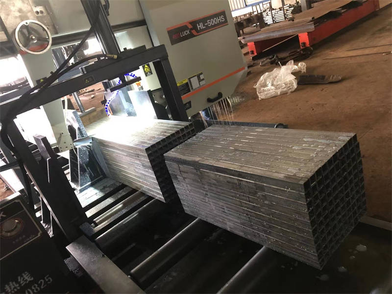 切割方管带锯条(图1)