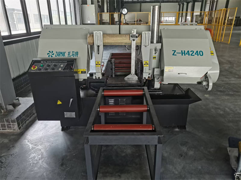 4240半自动带锯床(图1)